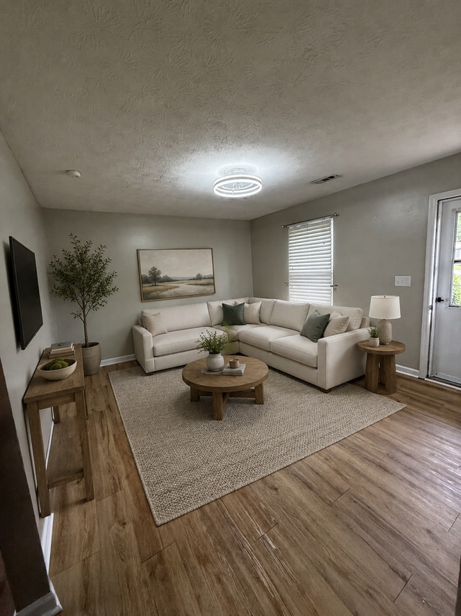 Building Photo - 3 Bedroom, 1.5 Bath in Great Location