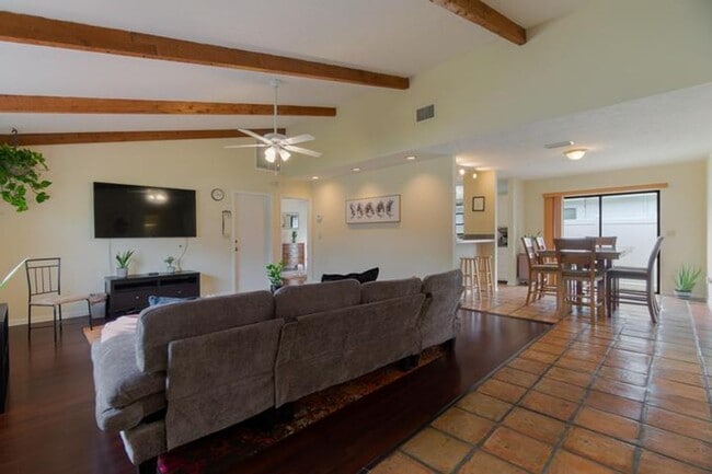 Photo - 6130 Francis St