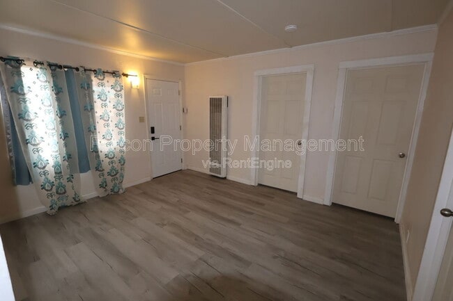 Photo - 329 E Scott St