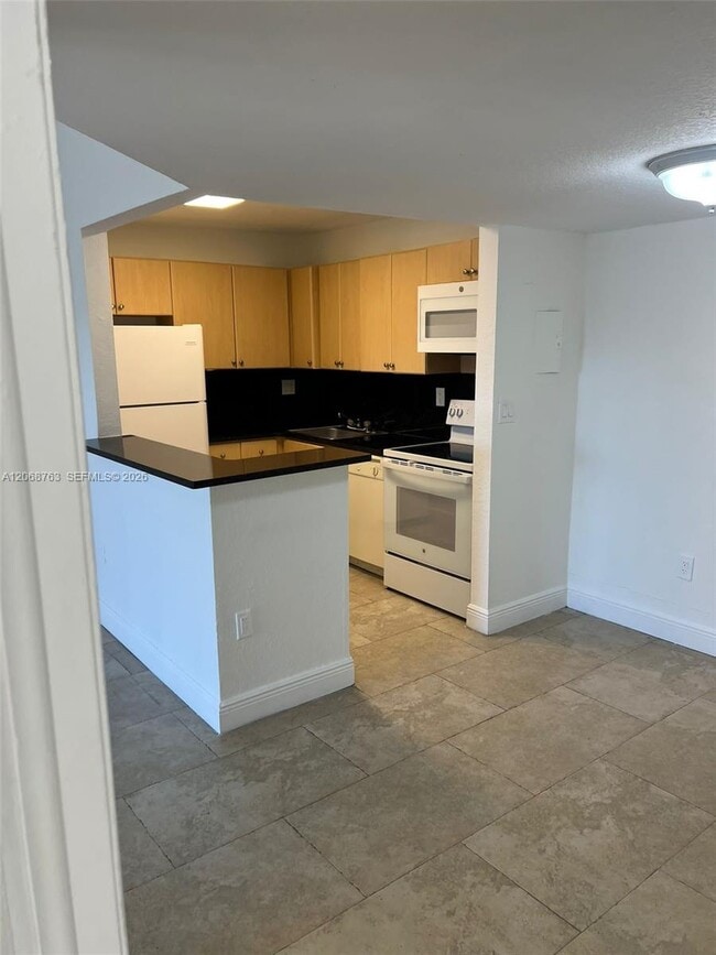 Photo - 7110 NW 179th St Unidad 310