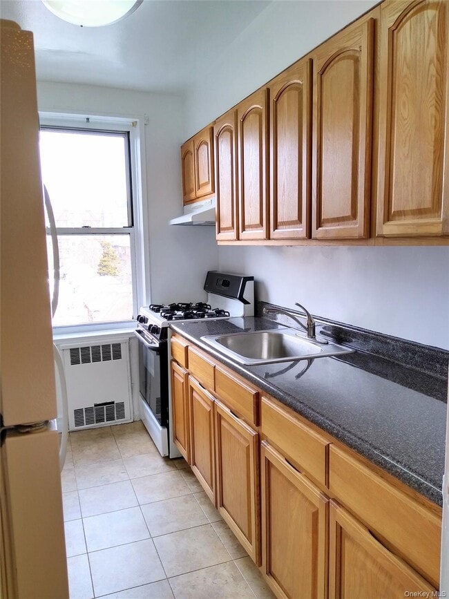 Building Photo - 88-01 35th Ave Unit 3F Rental