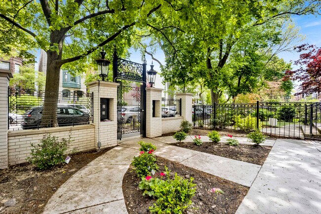 Photo - 2522 N Burling St Unit 2