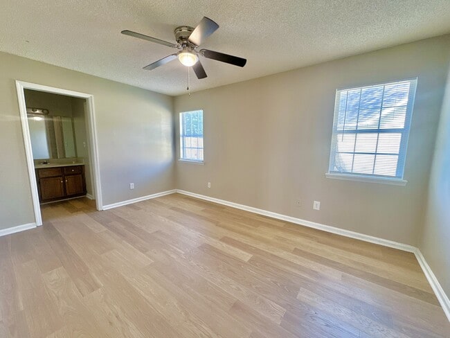 Photo - 5 Kensington Cir