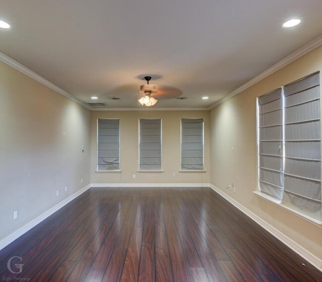Photo - 506 Linnhurst Dr