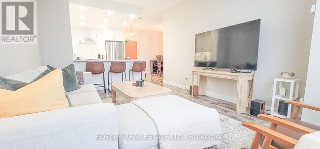 Photo - 326 Major Mackenzie Dr E Unit 822
