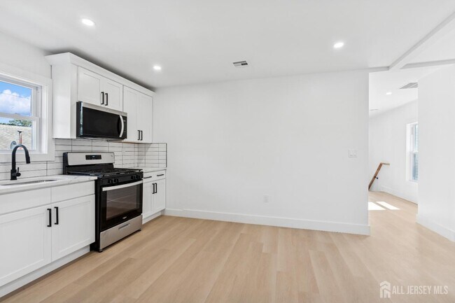 Photo - 318 Seaman St