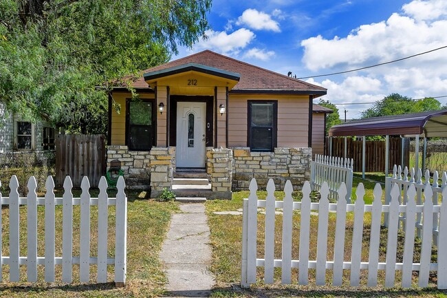 Photo - 212 Hugh St House