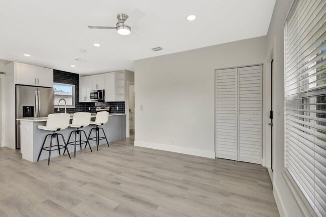 Photo - 1335 Lee St