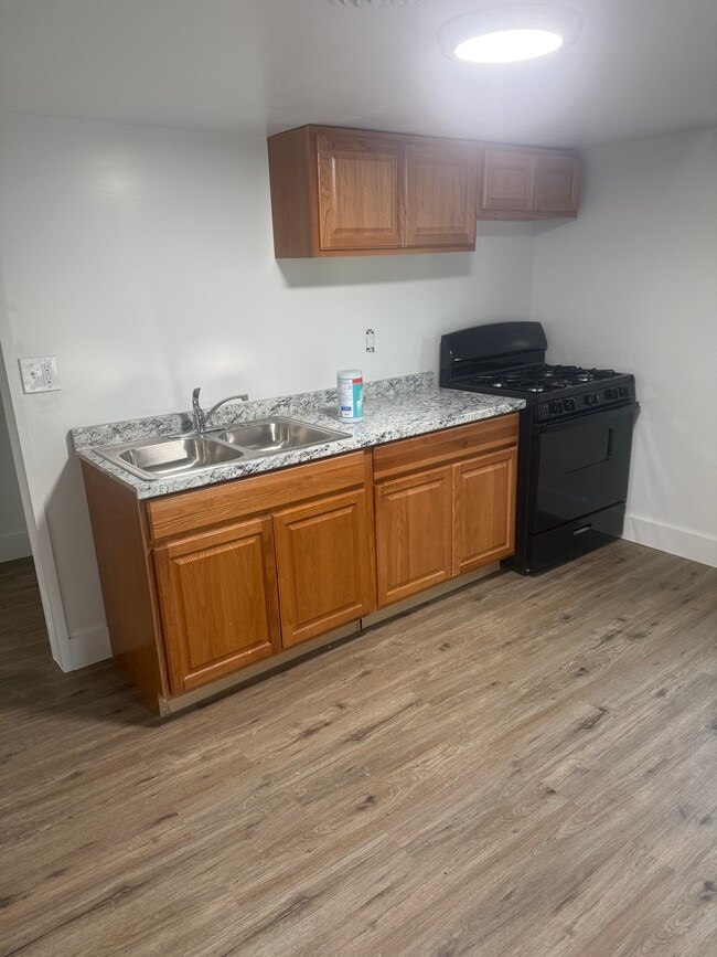 Building Photo - 9 East Ave Unit 2
