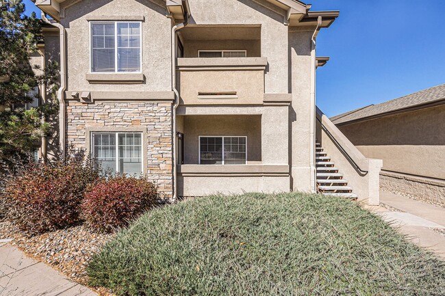 Building Photo - 2 bedroom Condo in a gated community. 1 Ca... Unit 104
