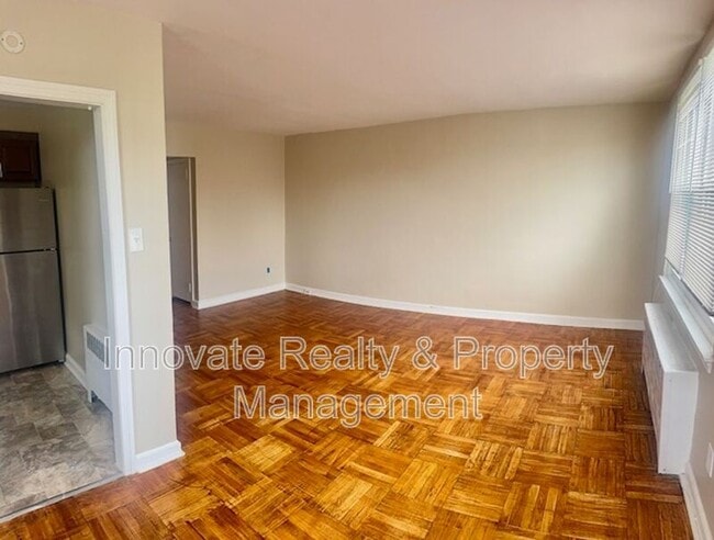 Photo - 910 E Sharpnack St