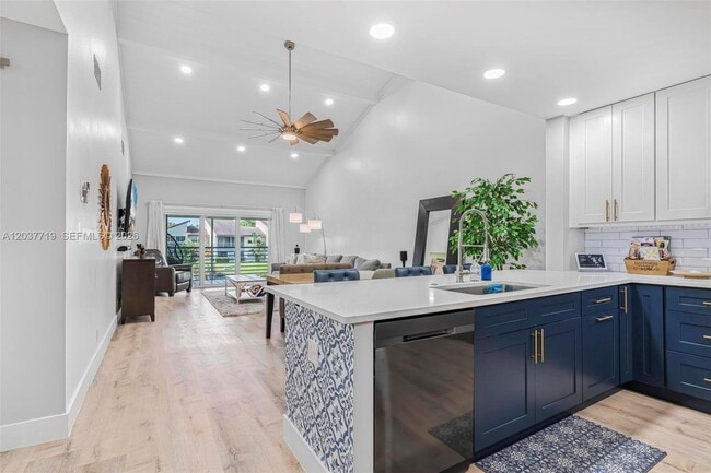 Photo - 8770 Azalea Ct Unidad 203