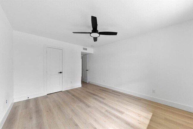 Photo - 1514 Wirt Rd Unit 4