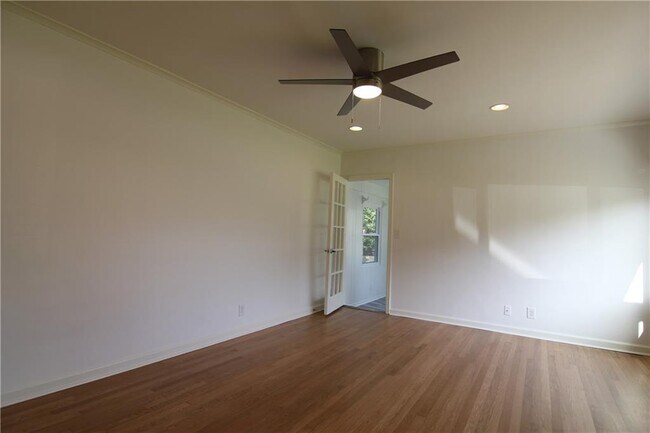 Photo - 1482 Dresden Dr NE