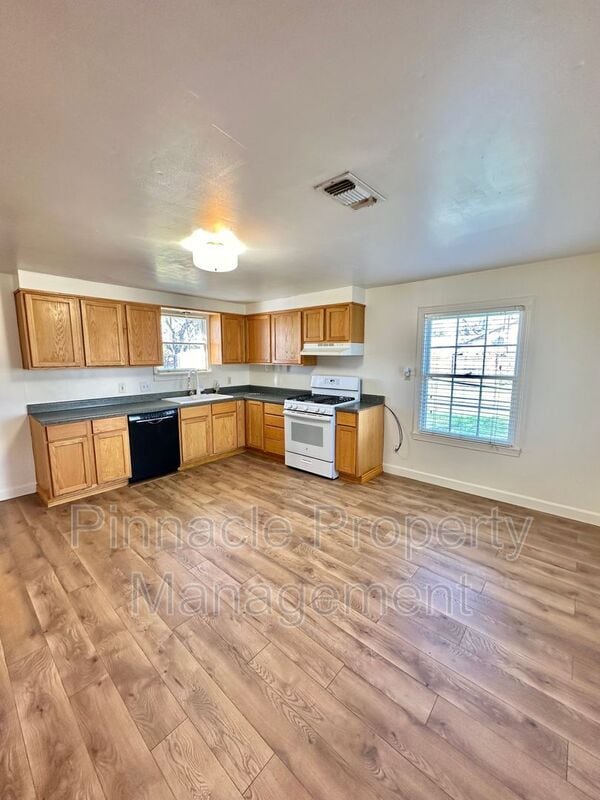Photo - 3207 Grape Creek Rd