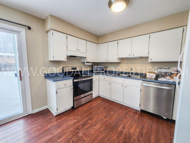 Photo - 3 Bedroom 1 Bath Home with Non-Conforming ...