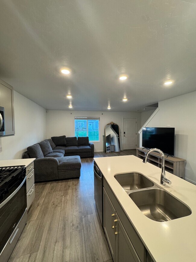 241 Portside Ln