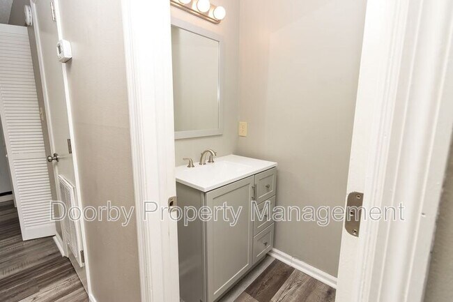 Photo - 5238 Donlyn Dr Unit B