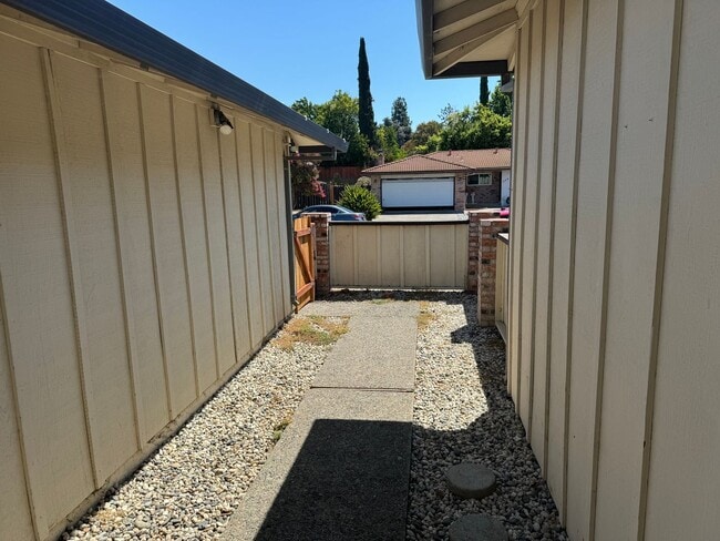 Photo - 361 Honeysuckle Dr