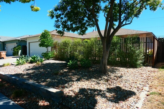 Photo - 4 bedroom 2 bath! Forced air, hardwood flo...