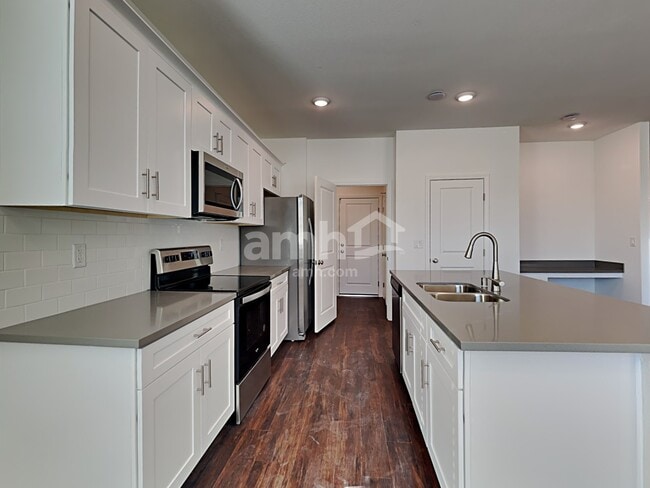 Photo - 4904 Colossal Star St