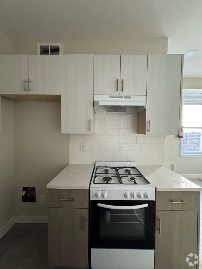 Building Photo - 88 Pulaski St Unit 7 Rental