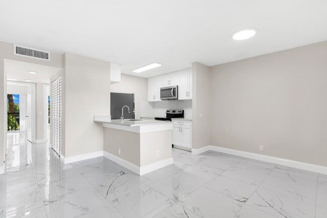 Photo - 712 Meadows Cir
