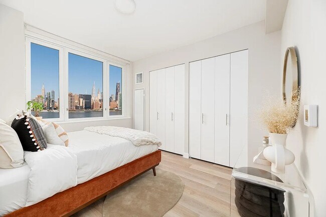 Photo - 5-09 48th Avenue Unidad 1703