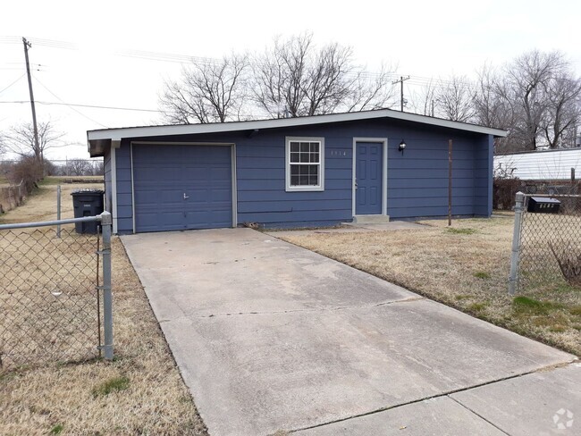 Building Photo - 3 Bedroom 1 Bath 1 Car Garage / Remodeled Rental