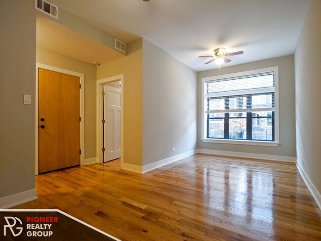 Building Photo - 635 W Oakdale Ave Rental