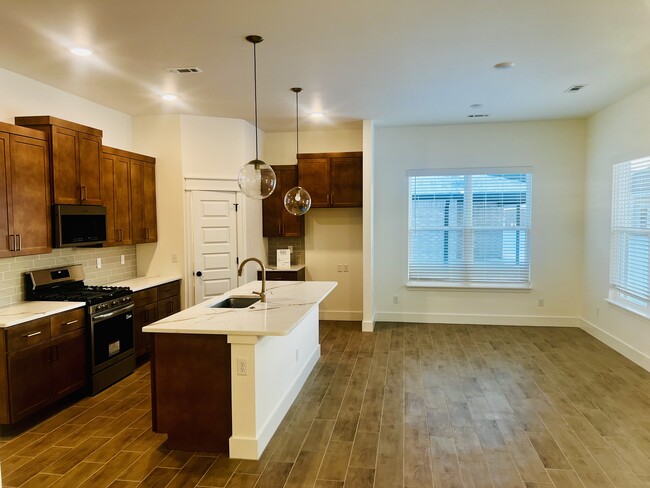 Photo - 251 Kristen Ln