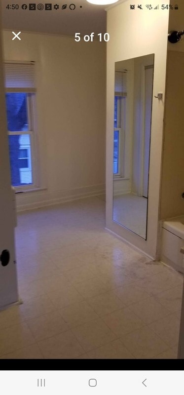 310 1/2 W Adams Ave