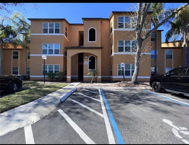 Building Photo - 4658 Commander Dr Unit 815