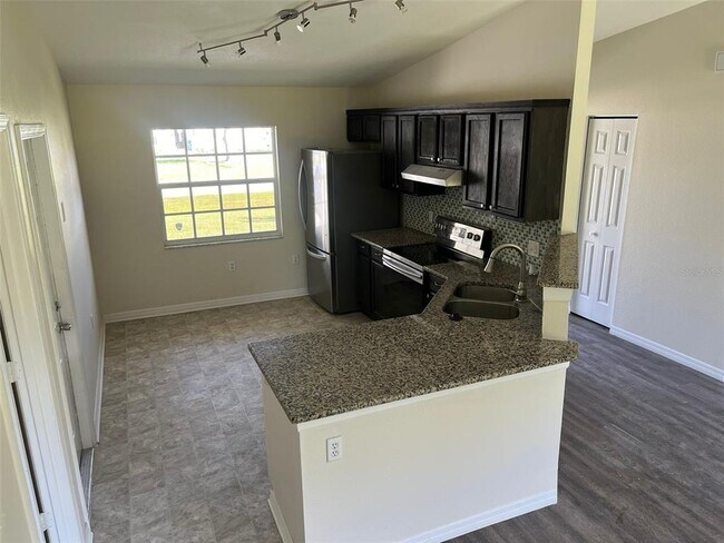 Photo - 408 Mallard Way