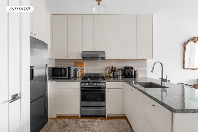 Building Photo - 737 Bergen St