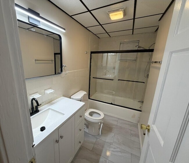 Apartment 1 Bathroom