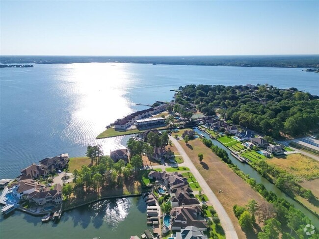 Building Photo - 88 Lakeview Village Rental