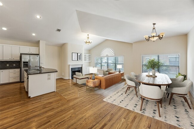 Building Photo - 9829 Riddlelink Ln