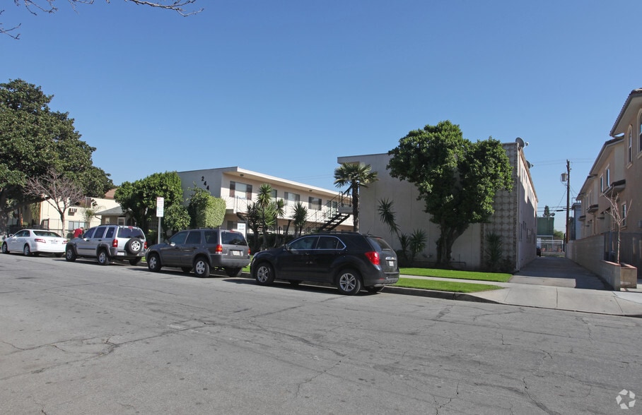 244 W Tujunga Ave