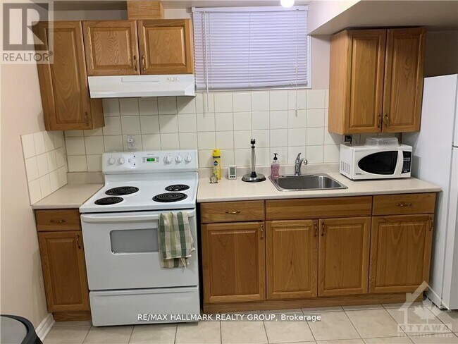 Photo - 1721 Queensdale Ave