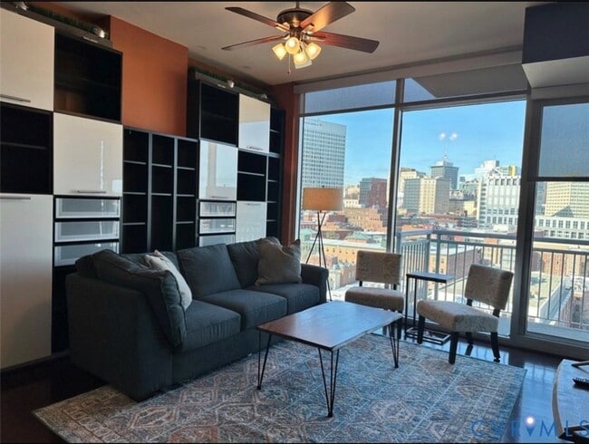 Building Photo - 301 Virginia St Unit U1409