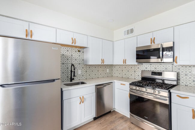 Photo - 3038 N 38th St Unit 7