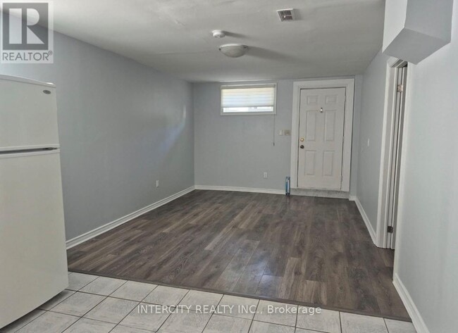 Photo - 346 Crofters Rd