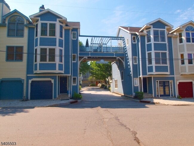 Photo - 8 Raritan Pointe