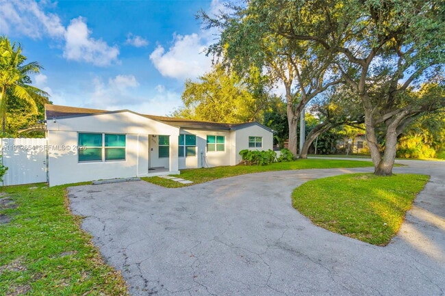 Photo - 695 NE 160th St