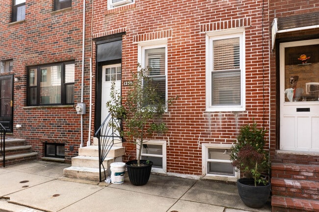 Photo - 1230 Mercy St