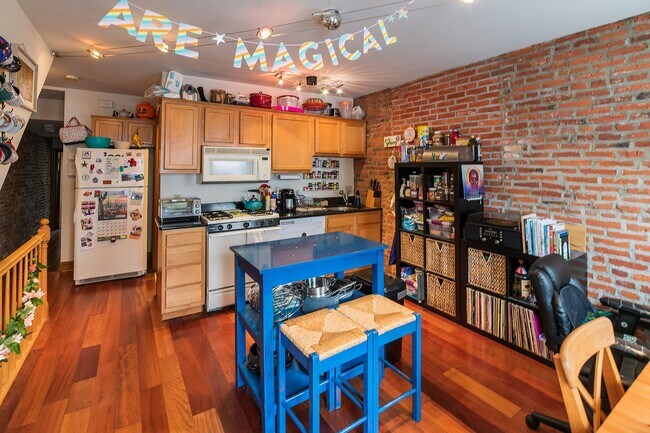 Building Photo - 745 S 20th St Unit First Floor