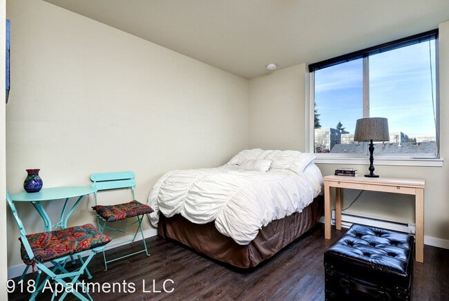 Photo - 918 N 103rd St