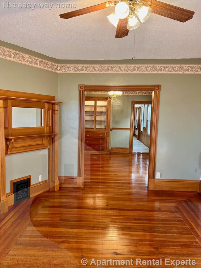 Photo - 22 Temple St