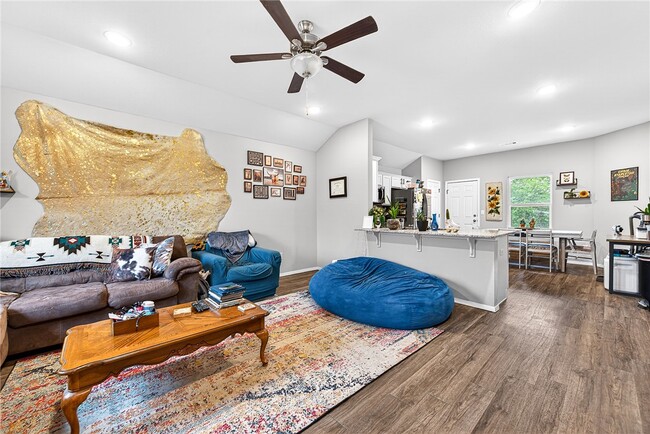 Photo - 967 E Sparrow Cir